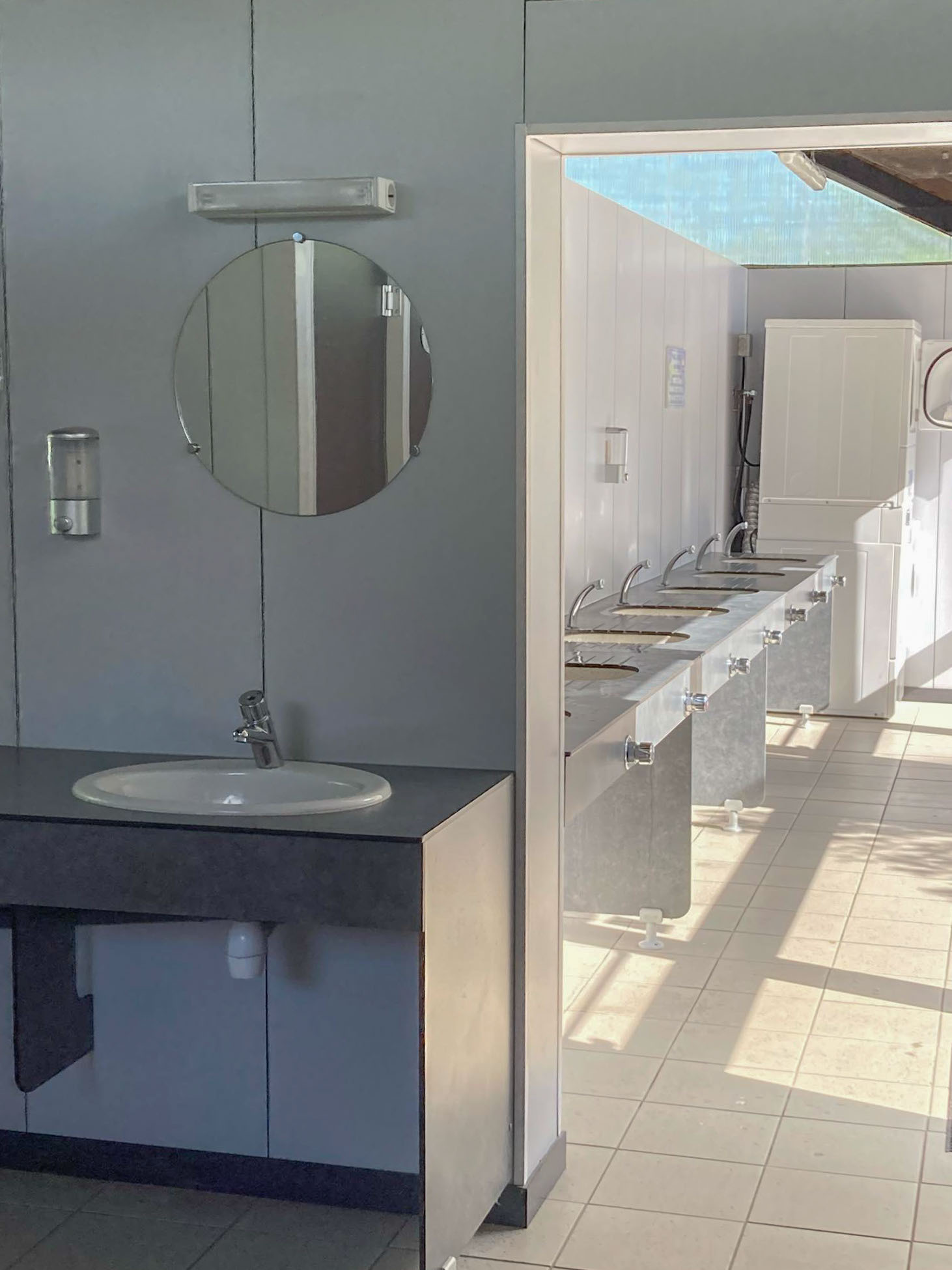 Sanitaire voorzieningen op 3 sterren camping Val de Boutonne met zwembad_1